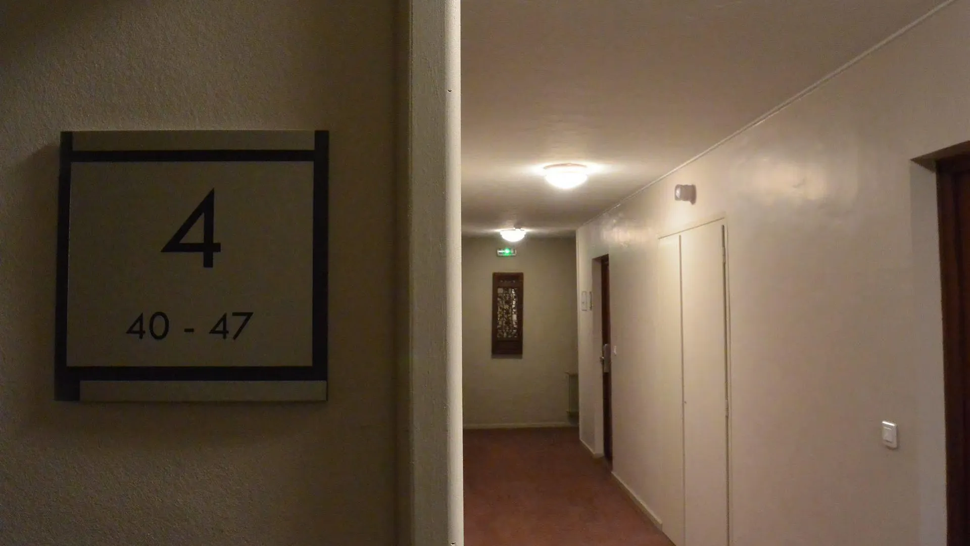 Hotel De La Gare エクスレバン